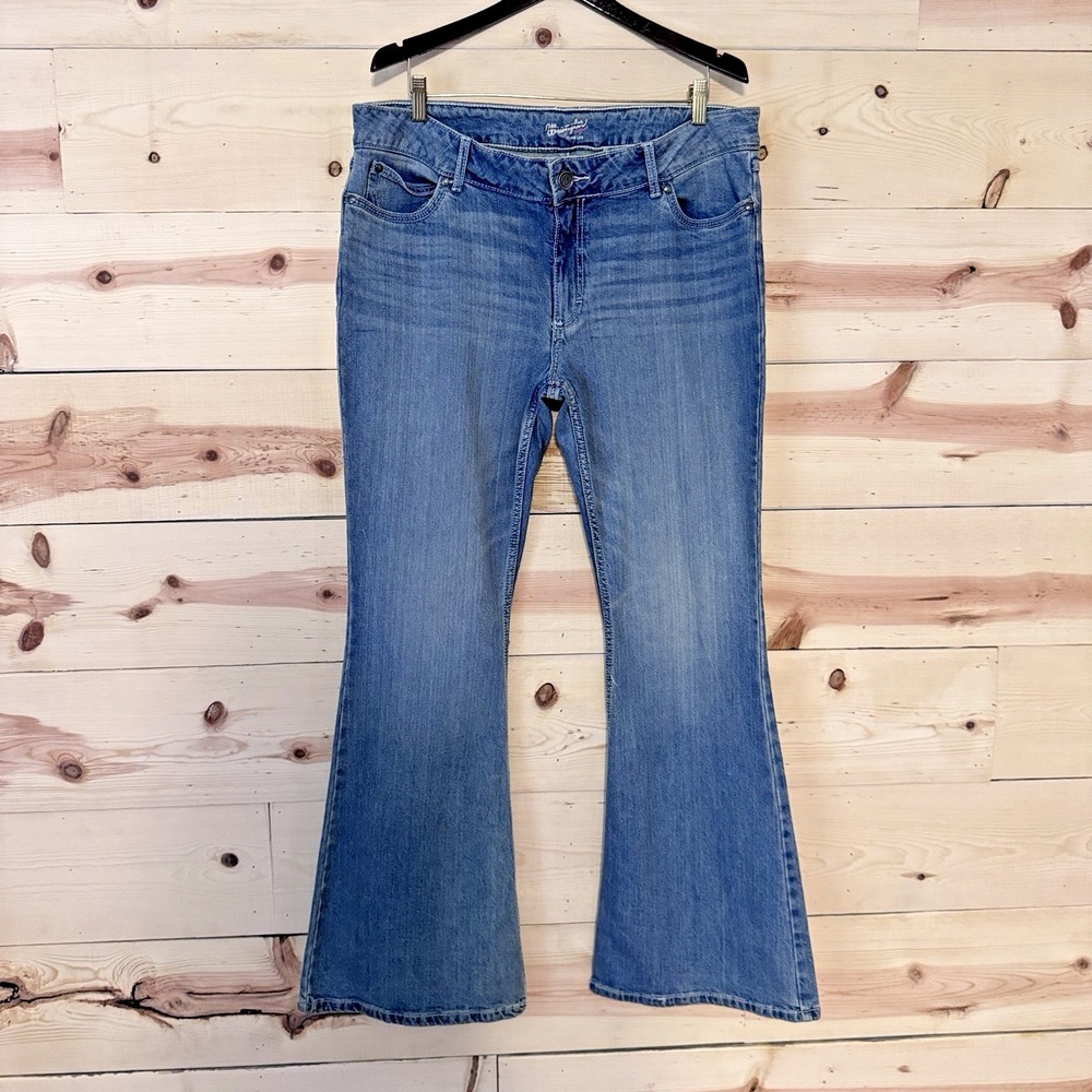 Wrangler Low Rise Flare Leg Blue Jeans Women's 17 Dark Wash